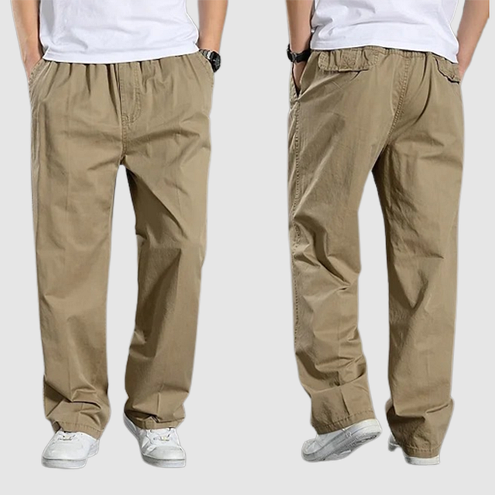 Veelzijdige heren cargobroek van katoen met ruime zakken en elastische taille, perfect voor buitenkleding.