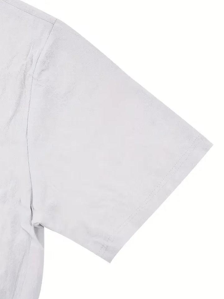 Casual heren zomerkleding: V-hals shirt met korte mouwen en rechte pijpen broek, eenvoudig & chic.