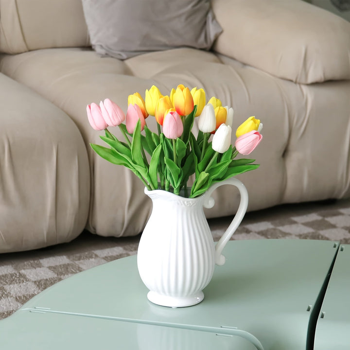 Veelzijdige set realistische nepbloem tulpen voor bruiloften en dagelijkse huisdecoratie. Prachtige kunstbloemen.