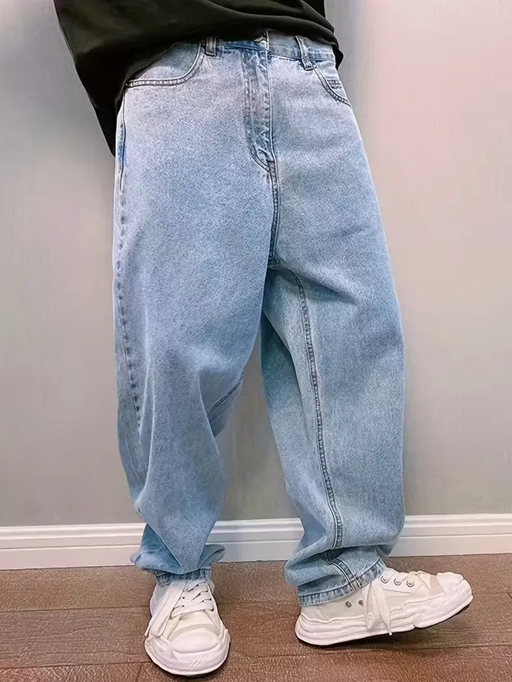Lichtblauwe heren loose fit jeans met mid-rise taille, wide leg pasvorm. Casual denim broek voor mannen.