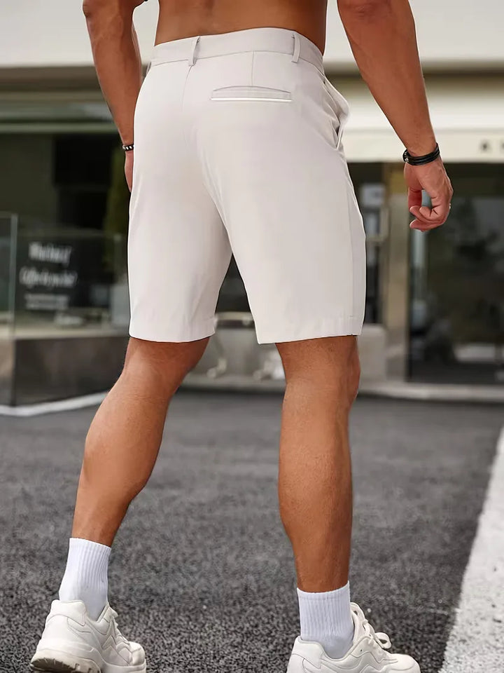 Comfortabele beige heren chino shorts, stijlvol voor dagelijks gebruik en outdoor activiteiten in de zomer.