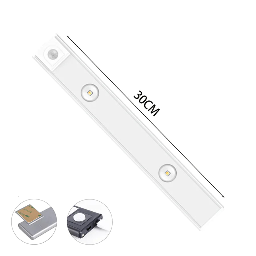 Draadloze LED wandlamp met bewegingssensor in een moderne gang, voor praktische en stijlvolle verlichting.