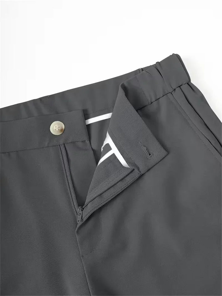 Heren chino shorts in zonnig geel, met straight leg en zijzakken, voor een opvallende zomeroutfit.