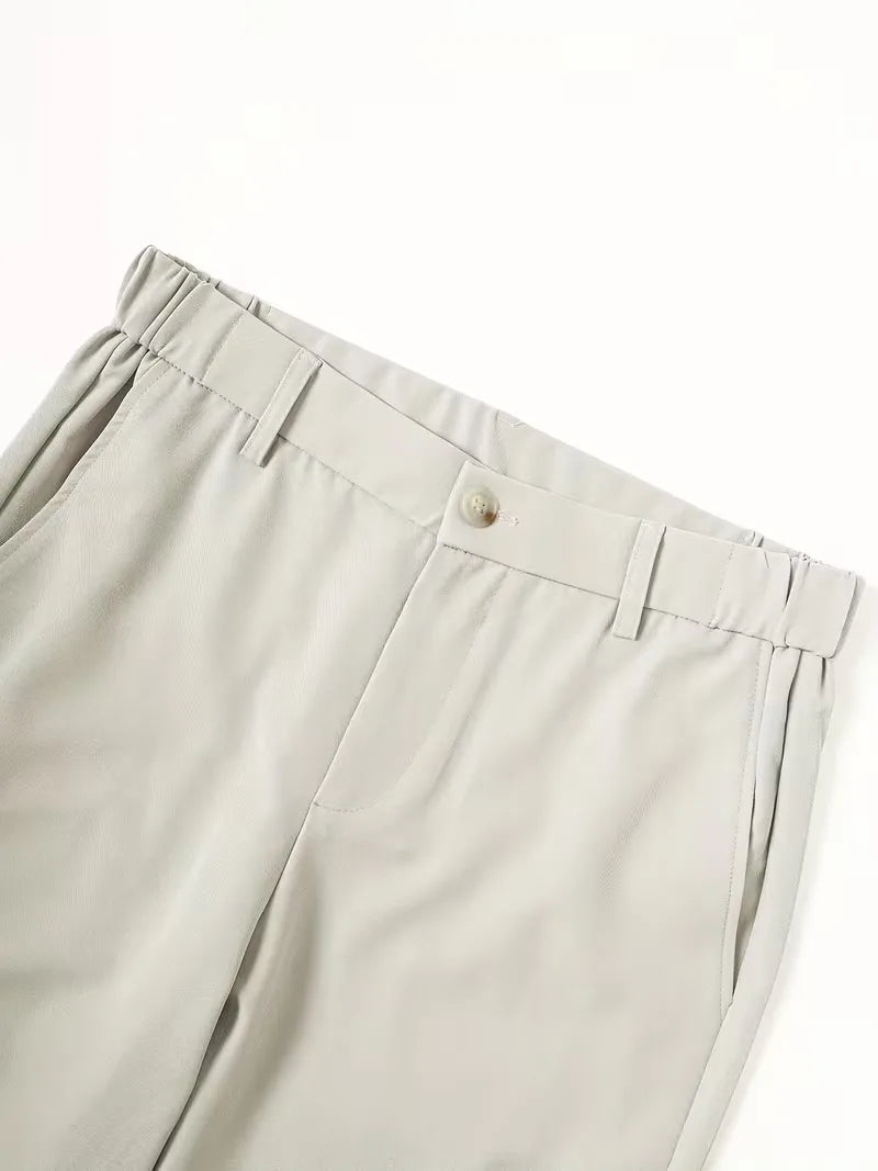 Veelzijdige heren chino shorts met riemlussen en praktische zijzakken, een must-have voor elke zomer.