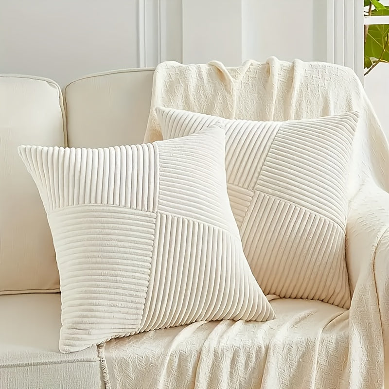 Detail van de unieke Bohemian patchwork corduroy kussenhoes; zachte textuur voor je interieur.