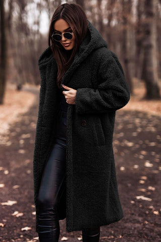 Comfortabele lange teddy jas voor dames met ruime capuchon, perfect voor een stijlvolle winterlook, nieuwe collectie.