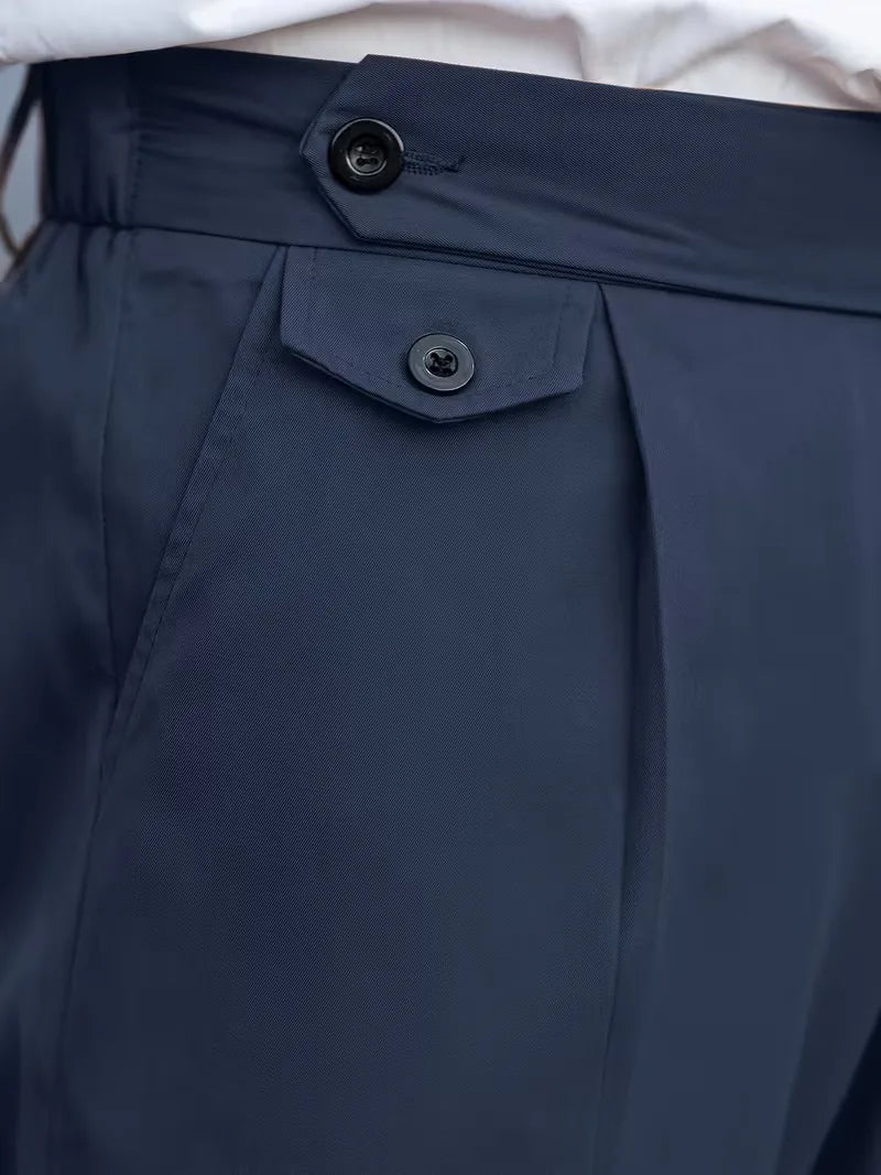 Gecropte heren straight leg broek, smart casual, geschikt voor zowel werk als vrije tijd.