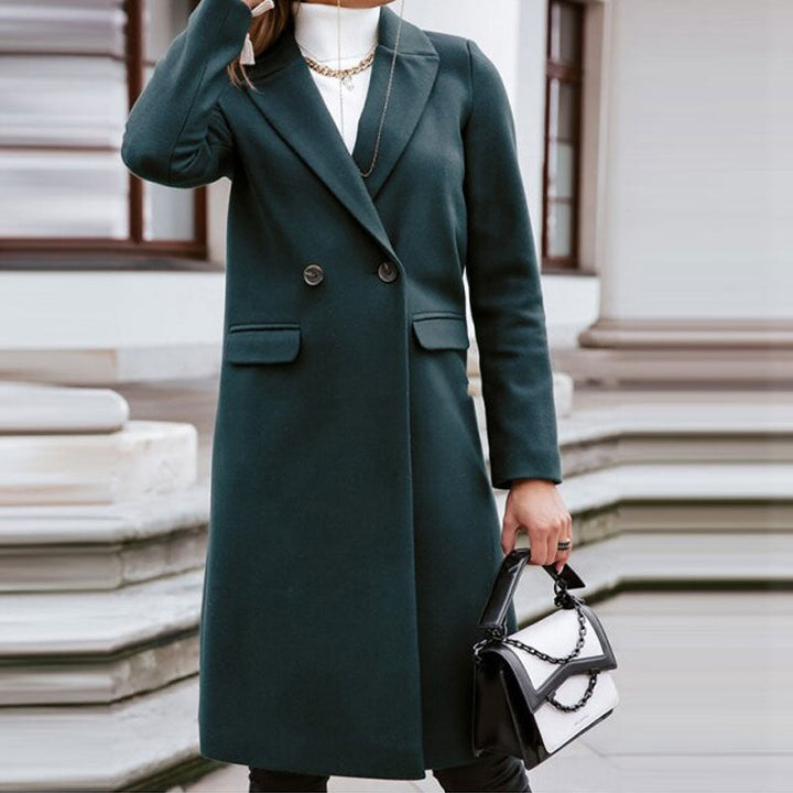 Comfortabele lange dames manteljas met een stijlvolle knoopsluiting.