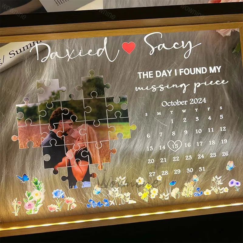 Elegant gepersonaliseerd lichtframe dat een uniek liefdesverhaal vertelt, een romantisch aandenken voor thuis.