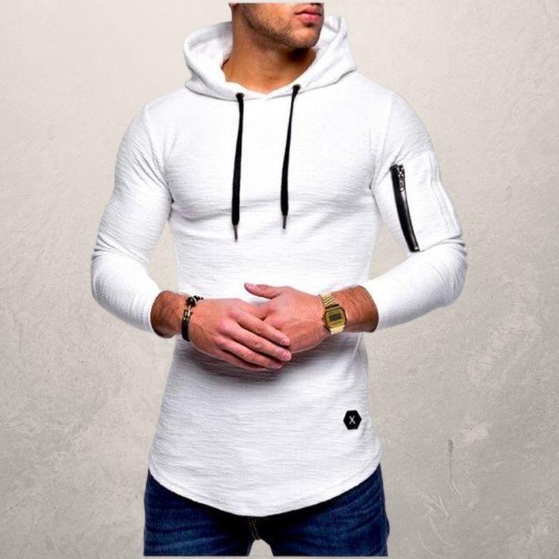 Man draagt een casual rode slim fit heren hoodie. Moderne LiamsShirt capuchontrui voor dagelijks gebruik.