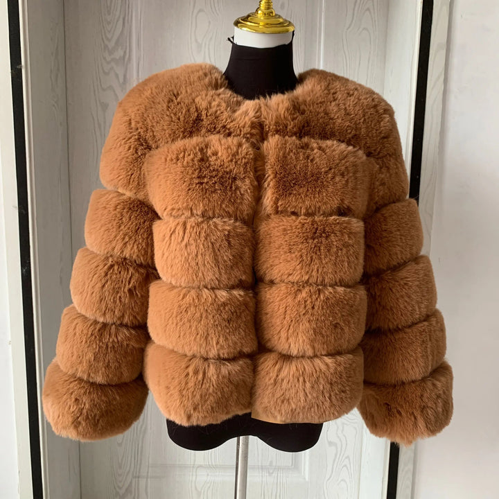 Zachte en comfortabele dames winterjas. Warme bovenkleding met elegant design, ideaal voor de modebewuste vrouw.
