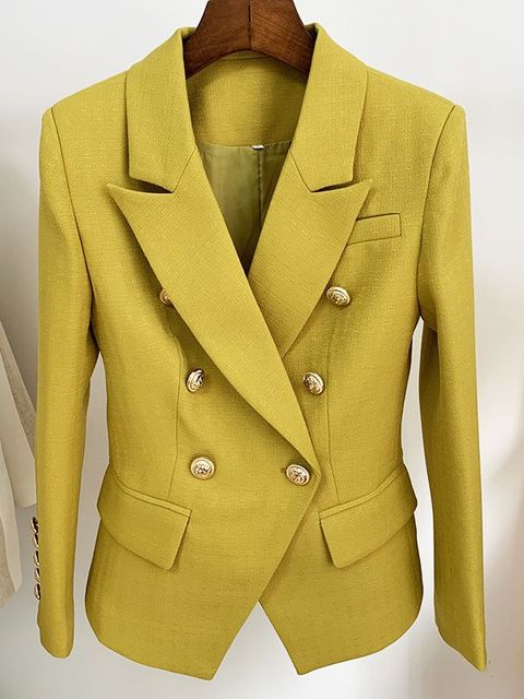 Modieuze dameskleding: getailleerde blazer met unieke leeuwenknopen, veelzijdig.
