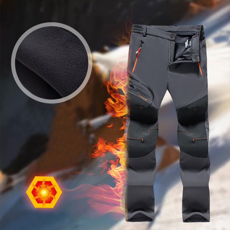 Veelzijdige unisex outdoor winterset. Waterdichte jas en broek, ideaal voor avonturen in kou en sneeuw, ook gevoerd.