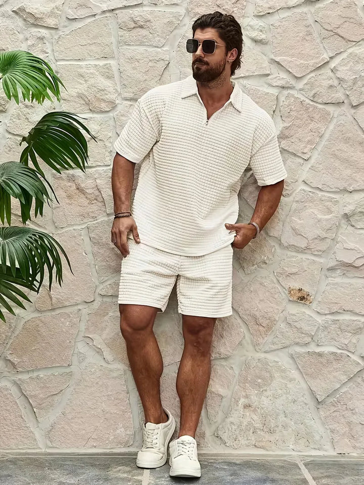 Heren casual shortset met textuur. Stijlvolle V-hals en comfortabele pasvorm voor warme dagen.