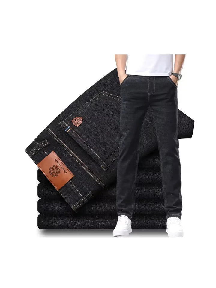 Heren straight-leg jeans met rechte pijp, verkrijgbaar in donkerblauw, zichtbare stiksels voor herfst/winter.