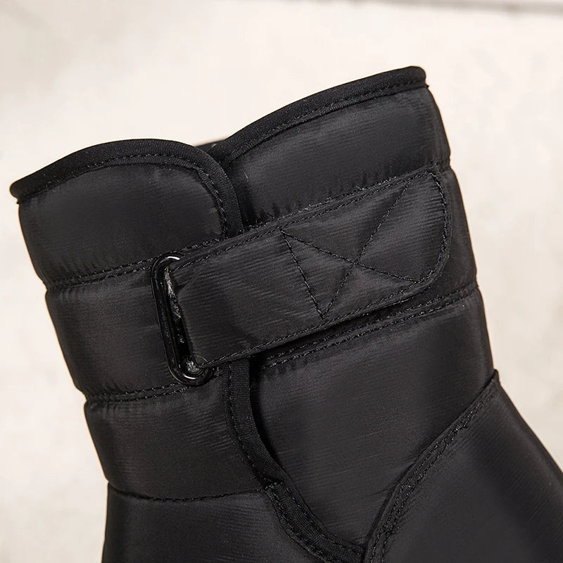 Warme waterdichte snowboots voor sneeuw en kou, met isolerende plateauzool.