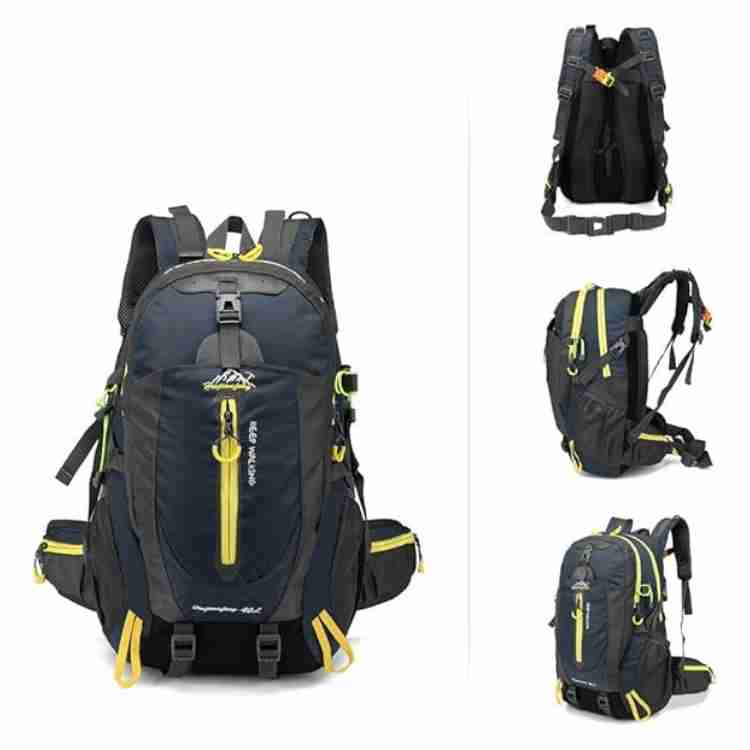 Grijze waterdichte 40L trekking rugzak met meerdere compartimenten, geschikt voor elk outdoor avontuur.