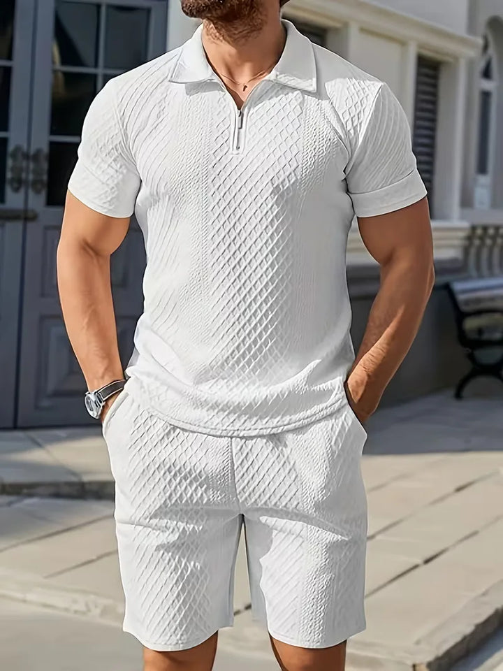 Heren zomer poloshorts set met diamantpatroon. Casual tweedelige outfit met rits polo voor vrijetijd.