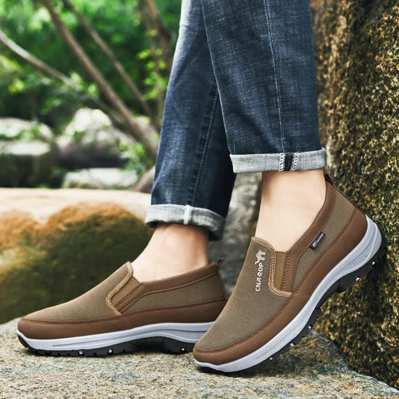 Ademende zomer sneakers voor heren, orthopedisch comfort en een sportieve uitstraling.