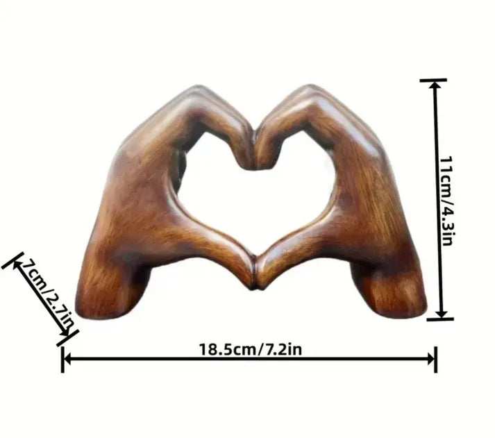 Warm en modern houten hart, handgemaakt liefdessymbool. Een charmant stuk homedecor voor elke kamer.