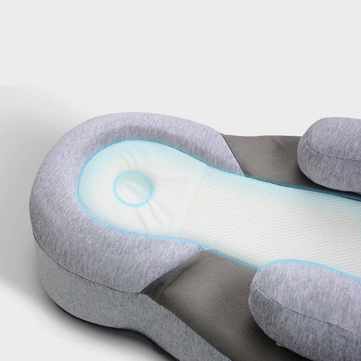 Detail van de ademende stof van de anti-reflux baby lounger, ontworpen voor comfort en veilige ondersteuning van baby's.