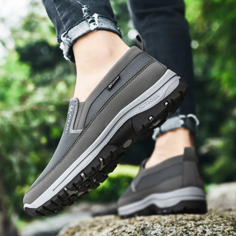 Comfortabele heren schoenen voor mannen die extra voetondersteuning en demping zoeken.