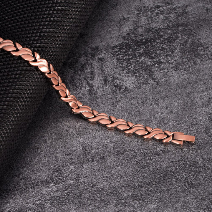 Comfortabele koperen magneetarmband voor dames en heren, met verfijnd visdesign. Een casual én elegant sieraad.