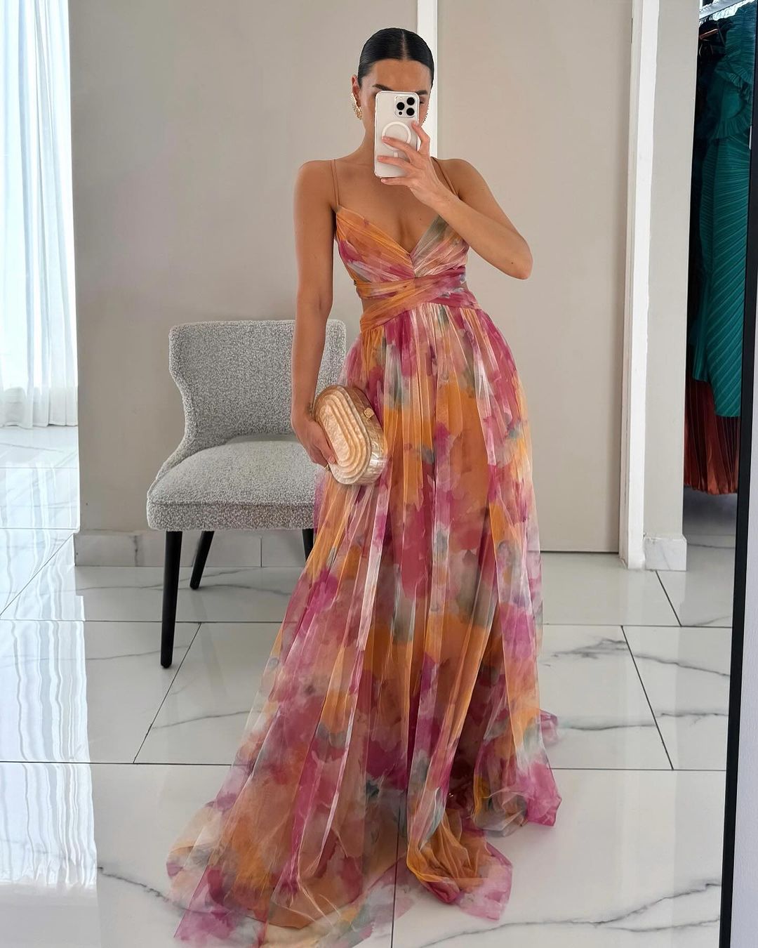 Elegante dames zomerjurk, lange multicolor maxi met diepe V-hals, comfortabel draagcomfort.