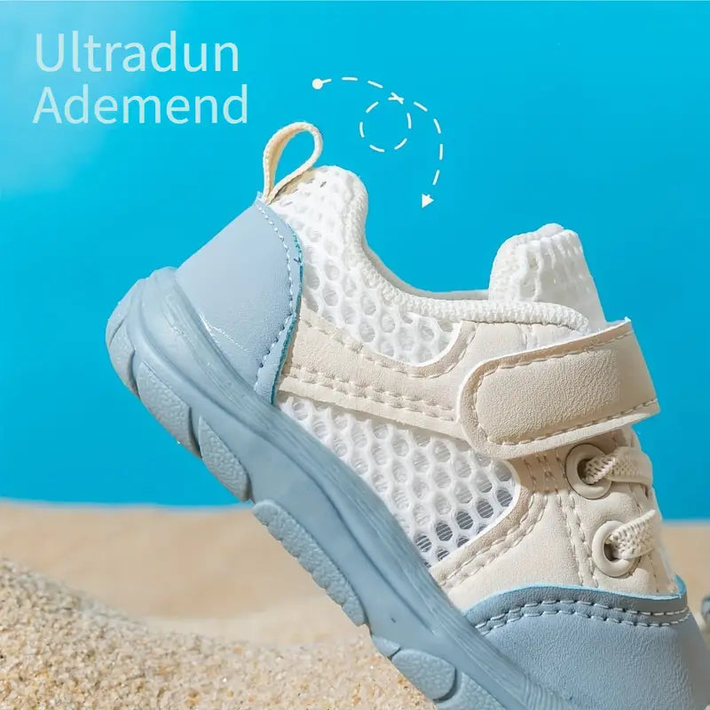 Comfortabele beige babyschoenen met flexibele zool, essentieel voor de eerste stapjes van je kind.