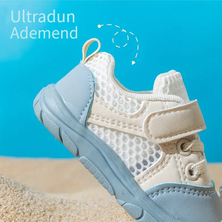 Beige FlexiToes barefoot kinderschoenen, ondersteunen gezonde voetjes en natuurlijke beweging.