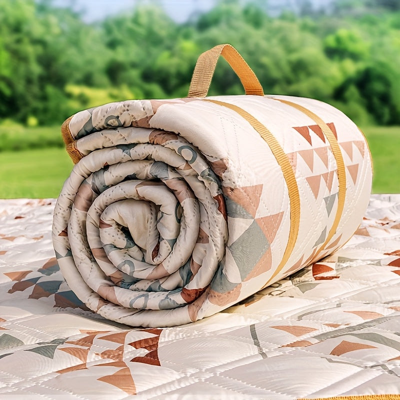 Comfortabele picknickdeken met rasterpatroon, opvouwbaar en waterafstotend voor buitenplezier.