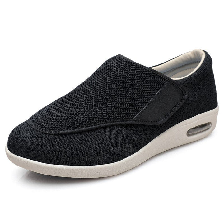 Detail klittenbandsluiting van brede diabetici schoenen, makkelijk aanpasbaar voor gevoelige en gezwollen voeten.