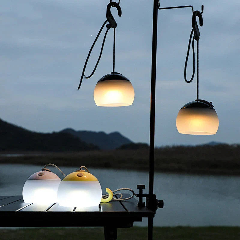 HeritageGlow vintage campinglamp met sfeervolle LED verlichting, USB oplaadbaar, ideaal voor kamperen en outdoor.
