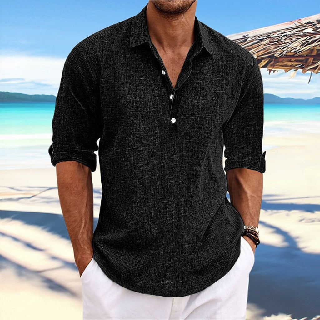 Comfortabel ademend heren Henley shirt met lange mouwen, perfect voor ontspannen zomerdagen en -avonden.