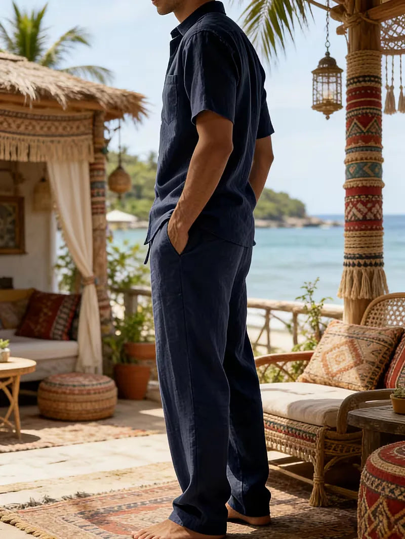 Trendy heren casual kledingset: V-hals overhemd & wijde pijp broek. Ontspannen look voor vakantie.