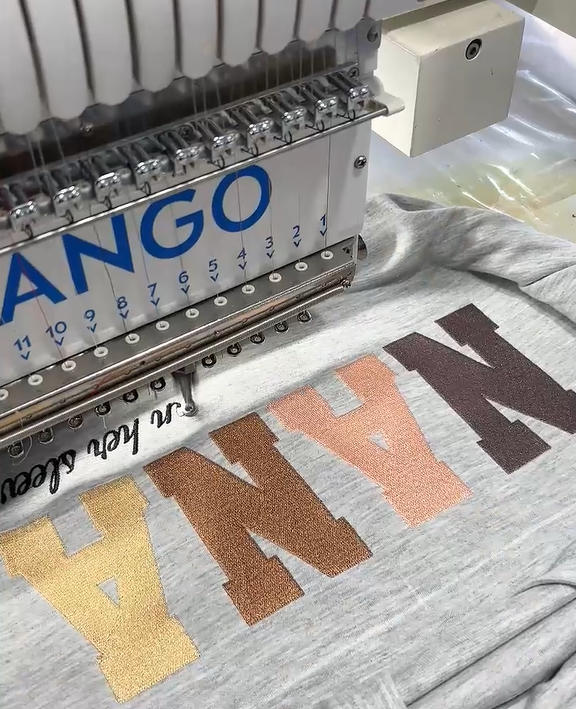Gepersonaliseerde hoodie voor moeders, met prachtige familie borduur.
