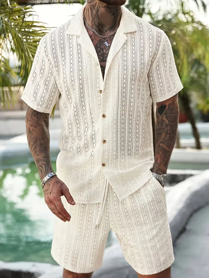 Heren zomer kledingset: stijlvol jacquard shirt met korte mouwen en comfortabele shorts voor vakantie en strand.