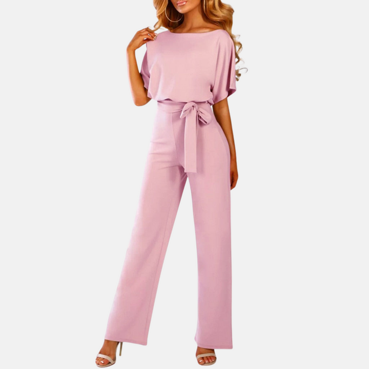 Zakelijke casual zomerjumpsuit met korte mouwen en wijde pijpen, comfortabel en elegant voor diverse gelegenheden.