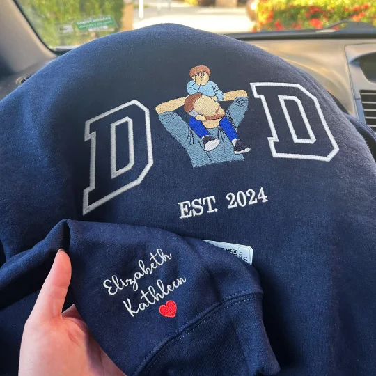 Heren hoodie, gepersonaliseerd met jouw eigen foto borduurwerk. Een speciaal en uniek geschenk.