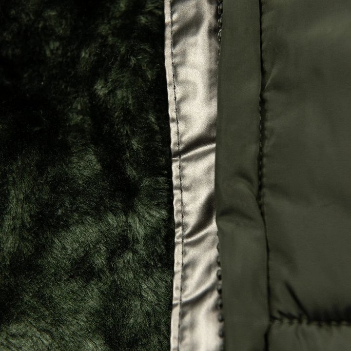 Modieuze, gevoerde dames winterjas Freja. Comfortabel, waterdicht en warm voor koude winterdagen.