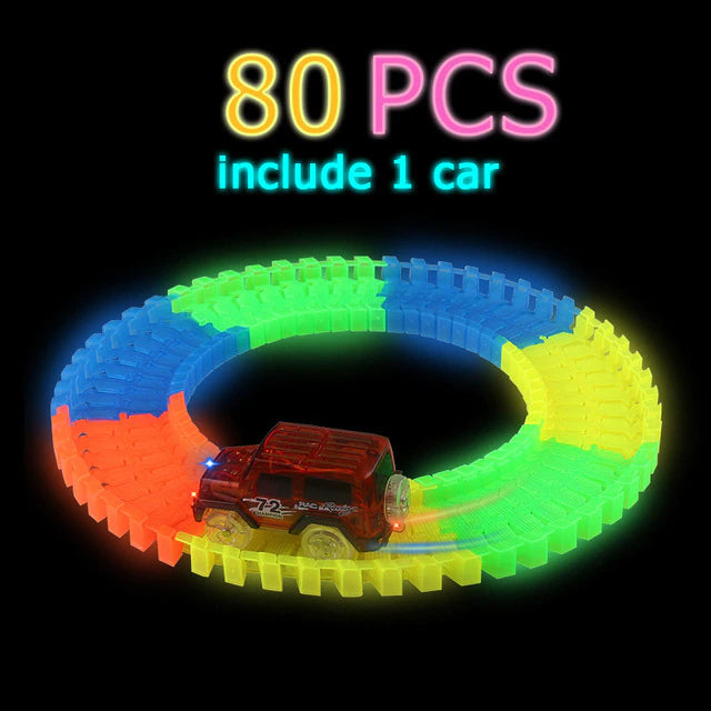 Bouw je eigen flexibele glow in the dark racebaan met meerkleurige LED auto's.