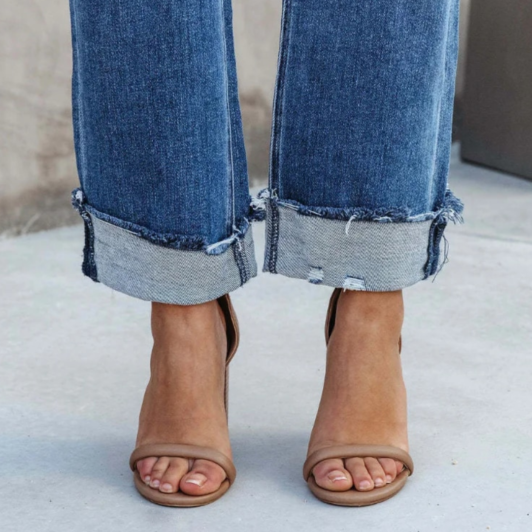 Tijdloze damesbroek met hoge taille en relaxte pasvorm, perfect voor comfortabele lentemode en zomeroutfits.