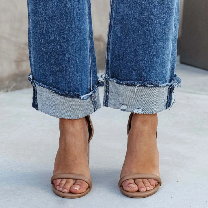 Tijdloze damesbroek met hoge taille en relaxte pasvorm, perfect voor comfortabele lentemode en zomeroutfits.