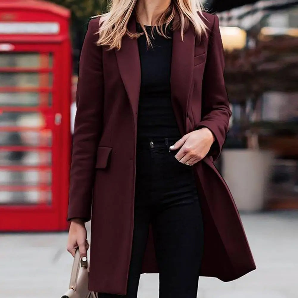 Zakelijke of casual damesjas, modieuze dubbele knoopsluiting, reverskraag, perfecte outerwear voor koelere dagen.