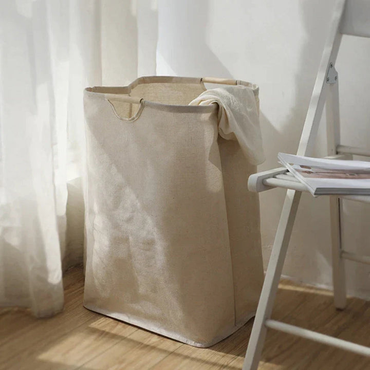 Moderne opvouwbare wasmand met handvatten, geschikt voor het verzamelen van wasgoed in huis.