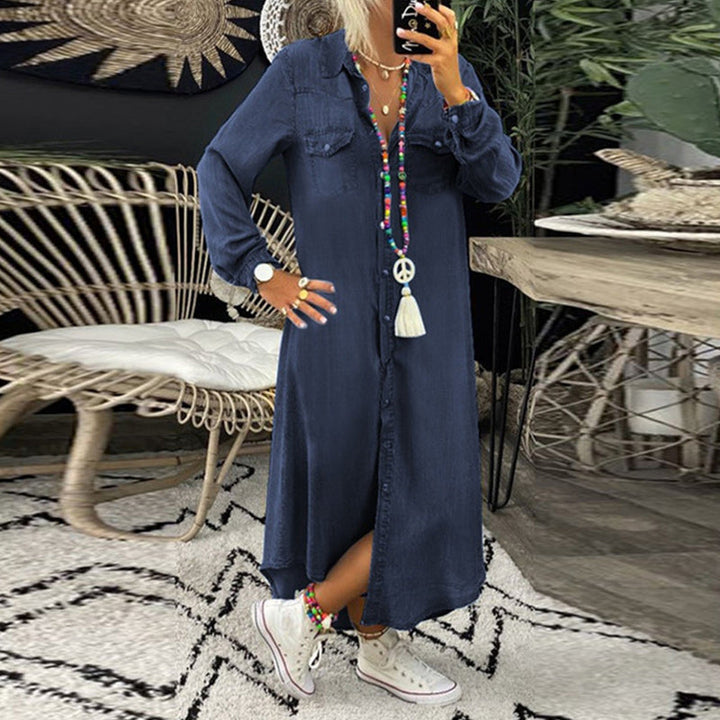 Casual dames jurk met lange mouwen, knoopsluiting en praktische borstzakken. Veelzijdige en comfortabele kleding.