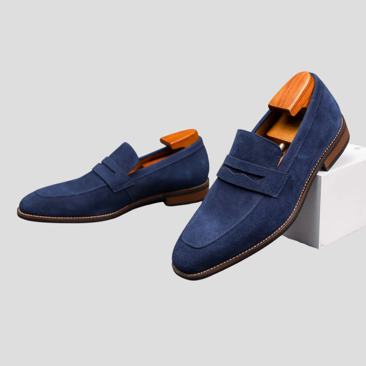 Klassieke heren loafers van suède, veelzijdige casual schoenen die comfort en elegantie combineren voor mannen.