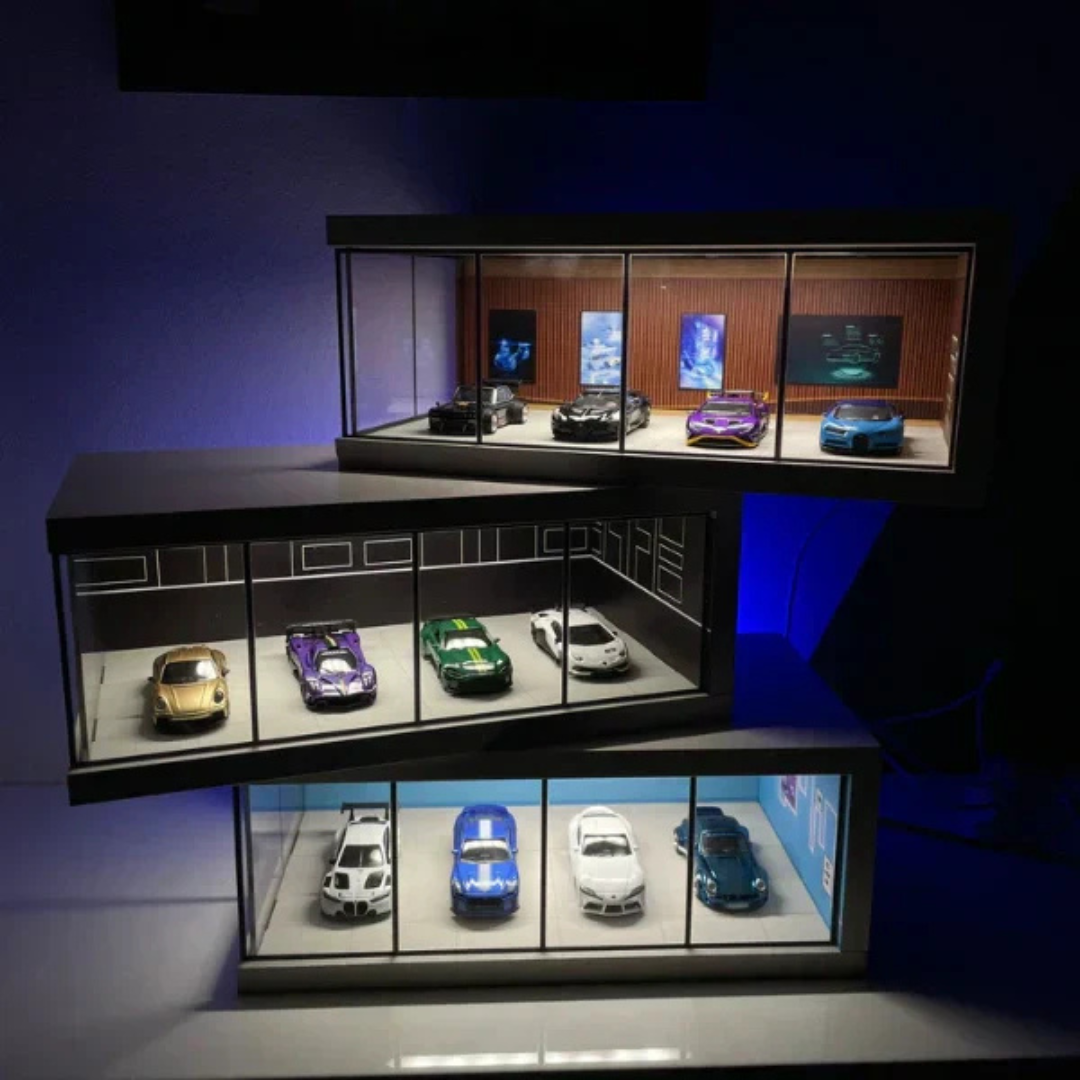 Luxe modelauto showcase met meerdere parkeervakken en sfeervolle LED verlichting voor je modelbouw collectie.