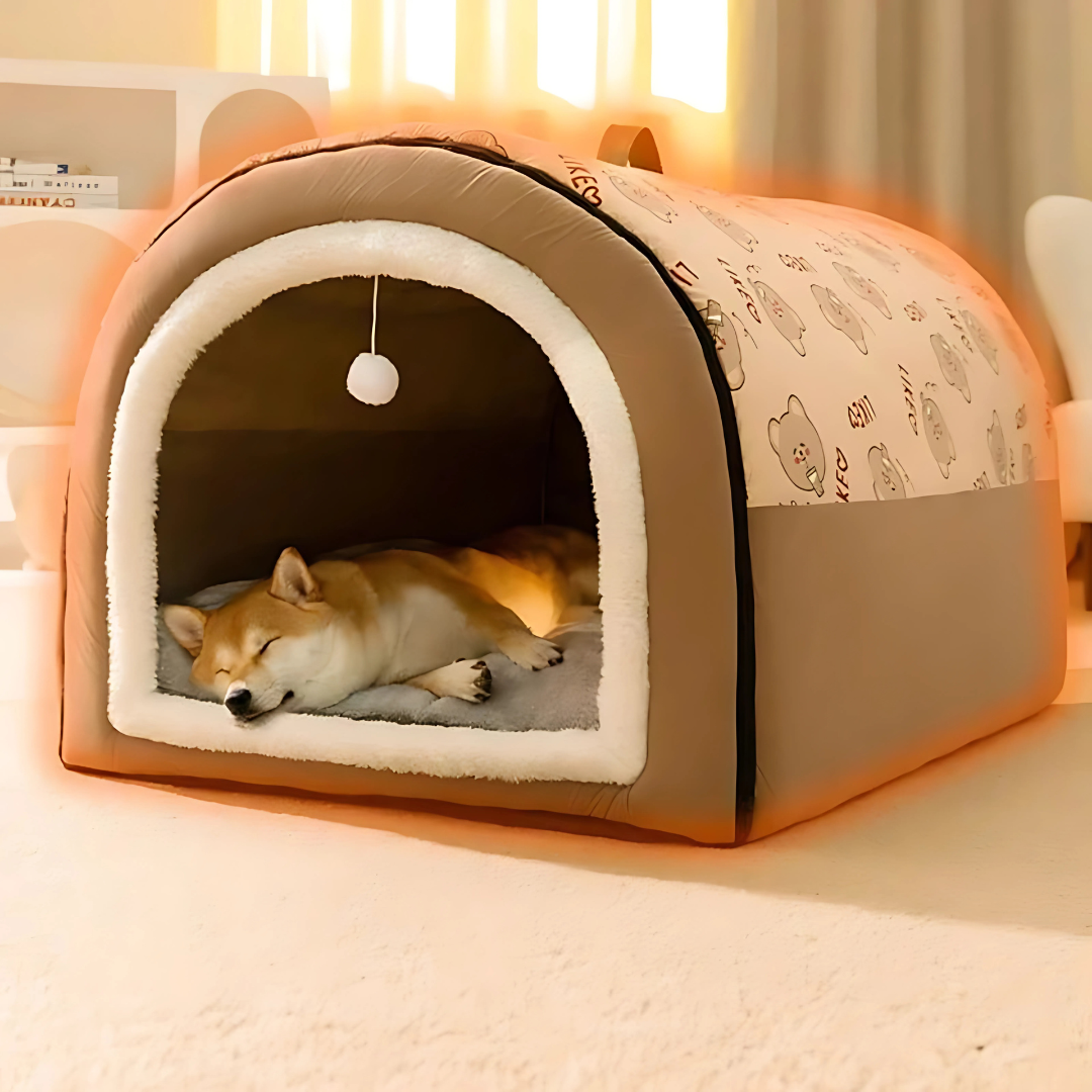 Knus grijs pluche huisje voor honden en katten, ideaal als warme rustplek of comfortabel huisdierenbed binnen.