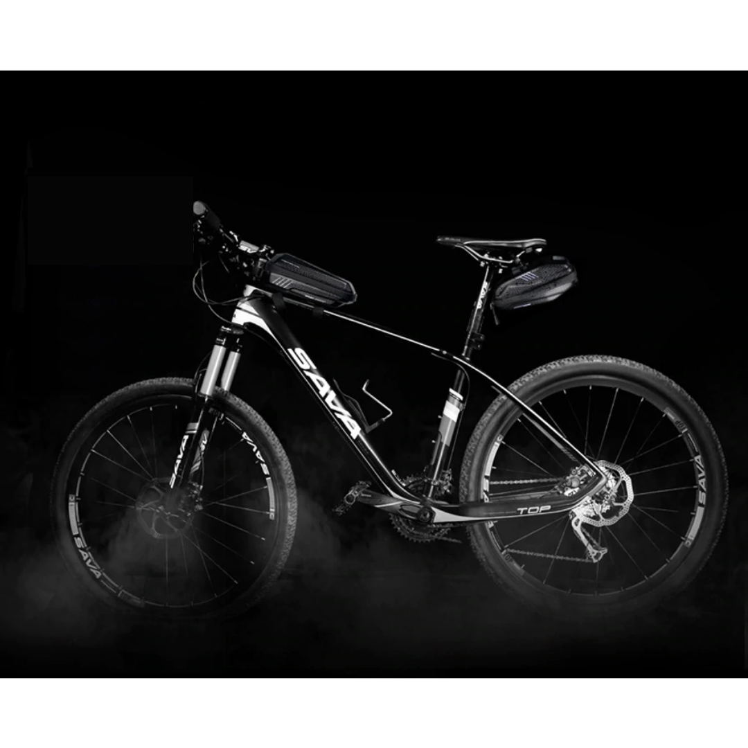 Universele fietszadeltas met hardcase bescherming. Waterdichte opbergtas voor veilig transport tijdens het fietsen.
